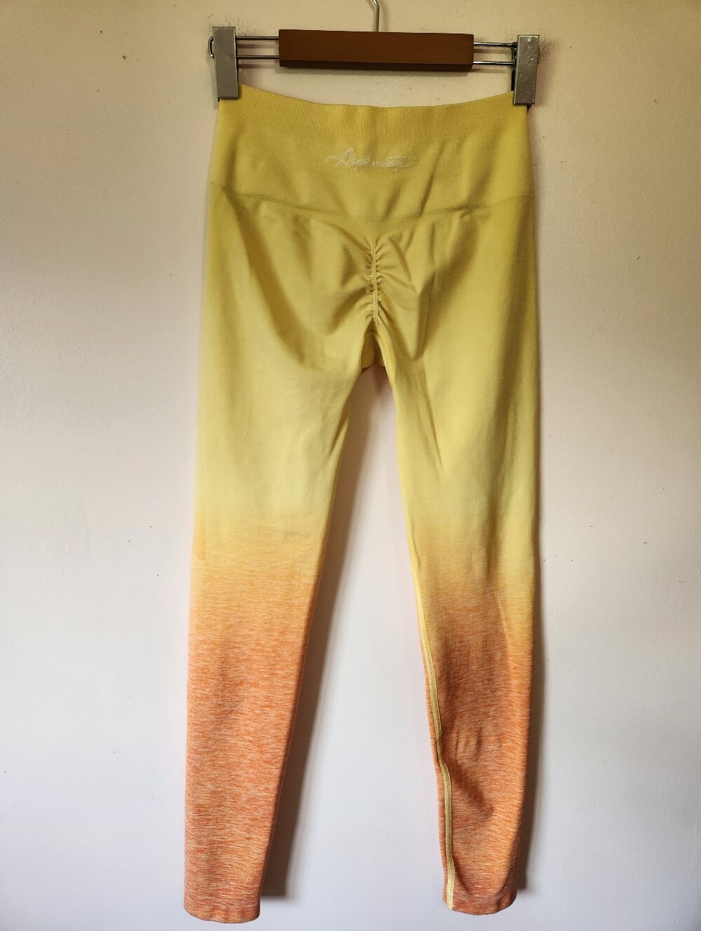 Alphalete Amplify Seamless Ombre Scrunch Bum Leggings Yellow Orange Size Medium - Picture 3 of 9
